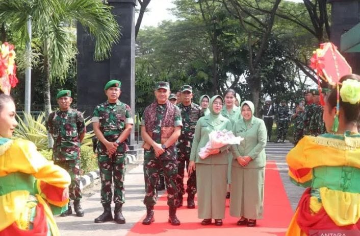Sumringah Senyum Prajurit menyambut Danrem 051/Wkt Brigjen TNI Nugroho Imam Santoso Kunjungi Kodim 0509/Kabupaten Bekasi.