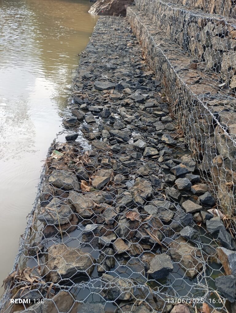 Proyek Bronjong Siluman di Desa Sidamulya Wanareja