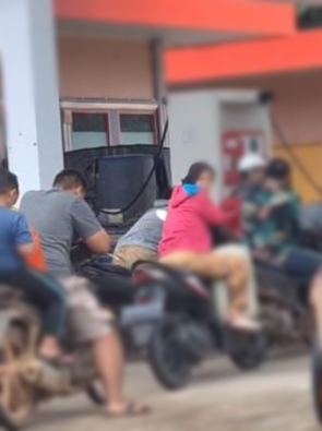 SPBU Perbatasan 65.787.005 Badau Layani Pengisian BBM Subsidi Menggunakan Drum, Berpotensi Langgar UU Migas